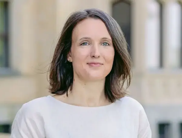 Über uns 1 sprachfluegel-Adeline Hurmaci